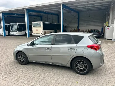 Gebraucht Toyota Auris 90 PS (66 kW) 2026 Grau Kleinwagen