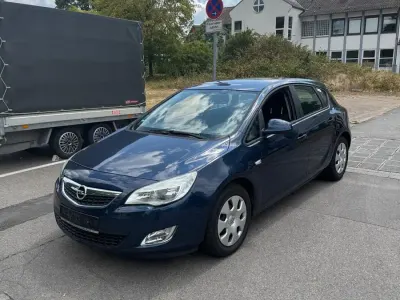 Gebraucht Opel Astra 116 PS (85 kW) 2010 Blau Kleinwagen
