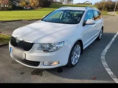Używany Skoda Superb Elegance 140 KM (102 kW) 2011 Biały Kombi