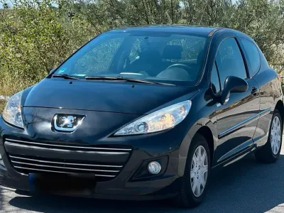 Gebraucht Peugeot 207 70 PS (51 kW) 2010 Schwarz Kleinwagen