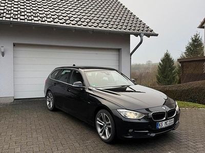 Schwarz Gebraucht 2013 BMW 320 Kombi | 9.200 € (Fairer Preis)