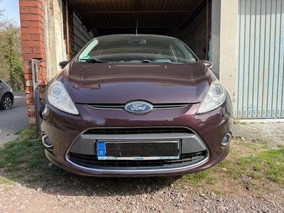 Gebraucht Ford Fiesta Titanium 75 PS (55 kW) 2010 Rot Kleinwagen