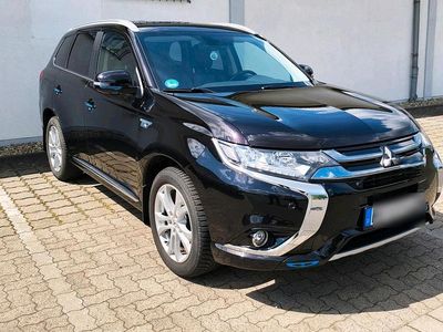 Gebraucht Mitsubishi Outlander P-HEV Top 203 PS (149 kW) 2017 Schwarz SUV