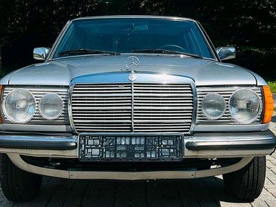 Gebraucht 2025 Mercedes E230 Limousine | 11.500 €