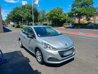 Gebraucht Peugeot 208 Active 68 PS (50 kW) 2016 Grau Kleinwagen