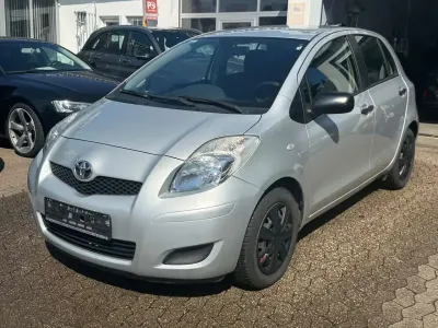 Gebraucht Toyota Yaris Cool 101 PS (74 kW) 2010 Silber Kleinwagen