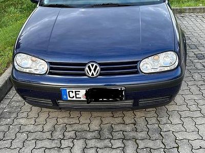 Blau Gebraucht 2002 VW Golf IV Kleinwagen | 1.700 € (Fairer Preis)