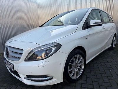 Gebraucht Mercedes B180 Edition 1 109 PS (80 kW) 2012 Weiß Van / Kleinbus