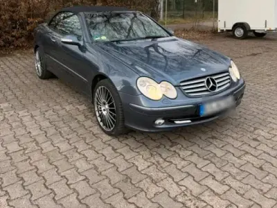 Gebraucht Mercedes CLK320 218 PS (160 kW) 2004 Blau Cabrio