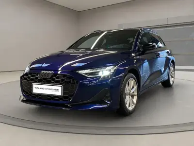 Second-hand Audi A3 S-Line 150 CP (110 kW) 2025 Albastru Berlinǎ