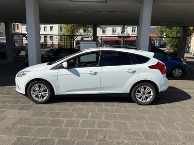 Używany Ford Focus 125 KM (91 kW) 2014 Biały Sedan/Limuzyna