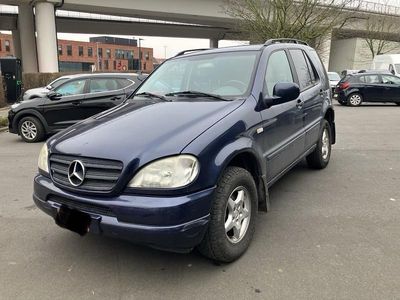 Gebraucht Mercedes ML350 163 PS (119 kW) 2000 Blau SUV