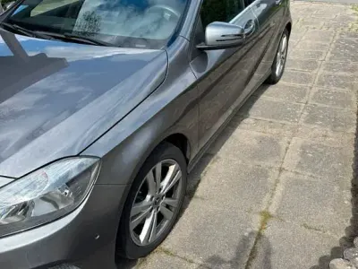 Gebraucht Mercedes A180 122 PS (89 kW) 2017 Grau Kleinwagen