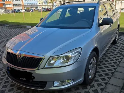 Gebraucht Skoda Octavia Active 102 PS (75 kW) 2012 Silber Kombi
