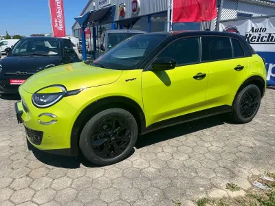Neu Fiat 600 Sport 136 PS (100 kW) 2026 Grün SUV