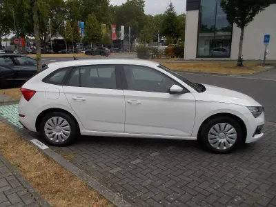 Gebraucht Skoda Scala 116 PS (85 kW) 2020 Weiß Kleinwagen