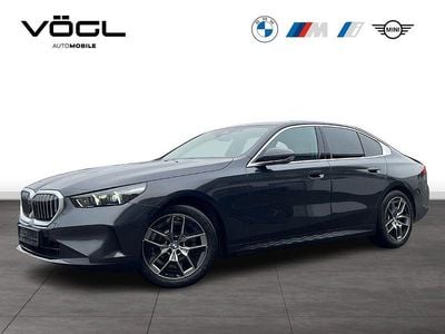 Sophistograu brillanteffekt Gebraucht 2024 BMW 520 Sport Line Limousine | 52.590 € (Guter Preis)