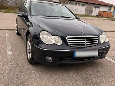 Usata Mercedes C220 Avantgarde 150 CV (110 kW) 2005 Blu Station wagon