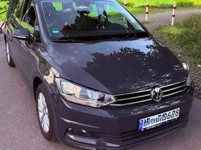 Gebraucht VW Touran Comfortline 150 PS (110 kW) 2018 Grau Van / Kleinbus