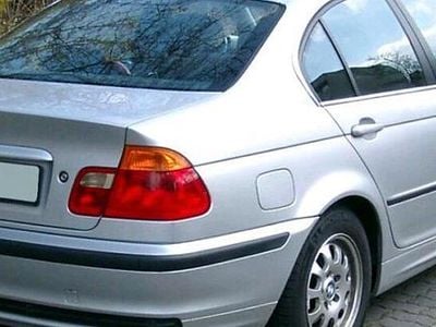 Silber Gebraucht 2001 BMW 318 Limousine | 1.800 €