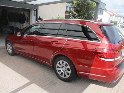 Gebraucht Mercedes E200 Avantgarde 136 PS (100 kW) 2016 Rot Kombi