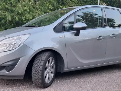Gebraucht Opel Meriva 110 PS (80 kW) 2011 Grau Van / Kleinbus