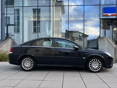Używany Opel Vectra GTS 155 KM (114 kW) 2005 Czarny Sedan/Limuzyna
