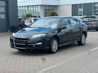 Gebraucht Renault Laguna III Dynamique 140 PS (102 kW) 2011 Schwarz Limousine