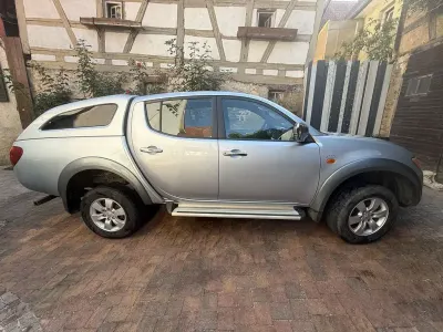 Gebraucht Mitsubishi L200 Intense 136 PS (100 kW) 2008 Silber Pickup