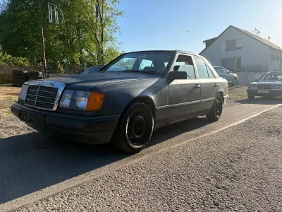 Gebraucht Mercedes E260 160 PS (117 kW) 1988 Grau Limousine