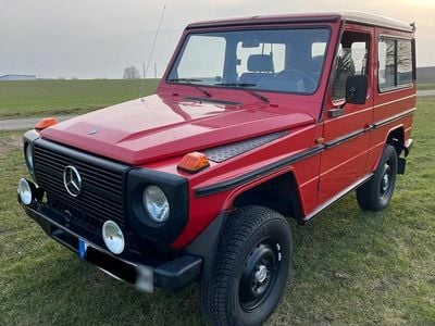 Second-hand Mercedes G300 88 CP (64 kW) 1984 Roșu SUV