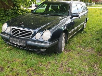 gebraucht Mercedes E200 