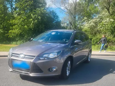 Gebraucht Ford Focus 101 PS (74 kW) 2013 Grau Kombi