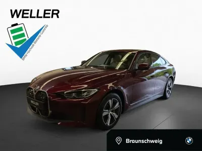 Używany BMW i4 Sport Line 250 kW (340 KM) 2022 Czerwony Sedan/Limuzyna