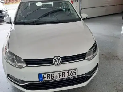 Gebraucht VW Polo Comfortline 90 PS (66 kW) 2015 Weiß Limousine