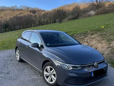 Używany VW Golf VII Life 150 KM (110 kW) 2020 Szary Sedan/Limuzyna