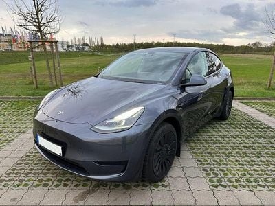 Grau Gebraucht 2023 Tesla Model Y Standard Range SUV | 32.900 € (Fairer Preis)