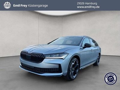 Silber Neu 2025 Skoda Superb SportLine Kombi | 50.990 € (Guter Preis)