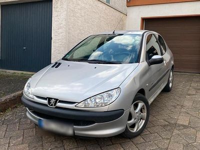 Gebraucht Peugeot 206 60 PS (44 kW) 2005 Silber Kleinwagen