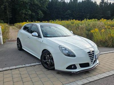 Weiß Gebraucht 2010 Alfa Romeo Giulietta Quadrifoglio Kleinwagen | 15.000 €