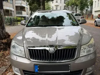 Gebraucht Skoda Octavia Classic 102 PS (75 kW) 2009 Beige Limousine