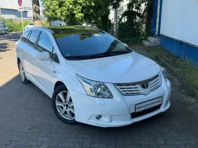 Gebraucht Toyota Avensis Executive 177 PS (130 kW) 2011 Weiß Kombi