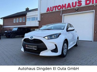 Gebraucht Toyota Yaris Hybrid Business Edition 92 PS (67 kW) 2022 Weiß Limousine