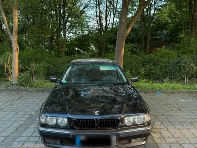 Begagnad BMW 728 Basis 193 HK (141 kW) 1996 Svart Sedan