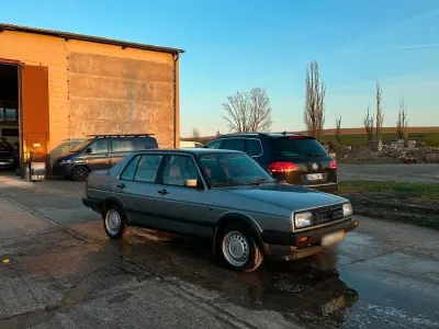 Gebraucht VW Jetta 69 PS (50 kW) 1988 Grau Limousine