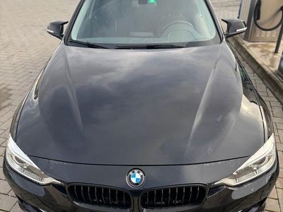 Gebraucht BMW 320 Sport Line 184 PS (135 kW) 2012 Schwarz Limousine