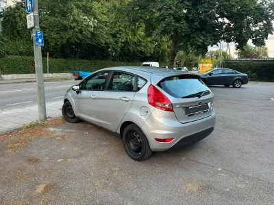 Gebraucht Ford Fiesta 86 PS (63 kW) 2011 Silber Kleinwagen