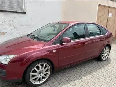 Gebraucht Ford Focus Futura 101 PS (74 kW) 2005 Rot Limousine