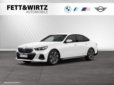 Gebraucht BMW 520 M Sport 208 PS (152 kW) 2025 Alpinweiss Limousine
