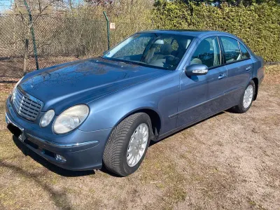 Gebraucht Mercedes E200 163 PS (119 kW) 2003 Blau Limousine
